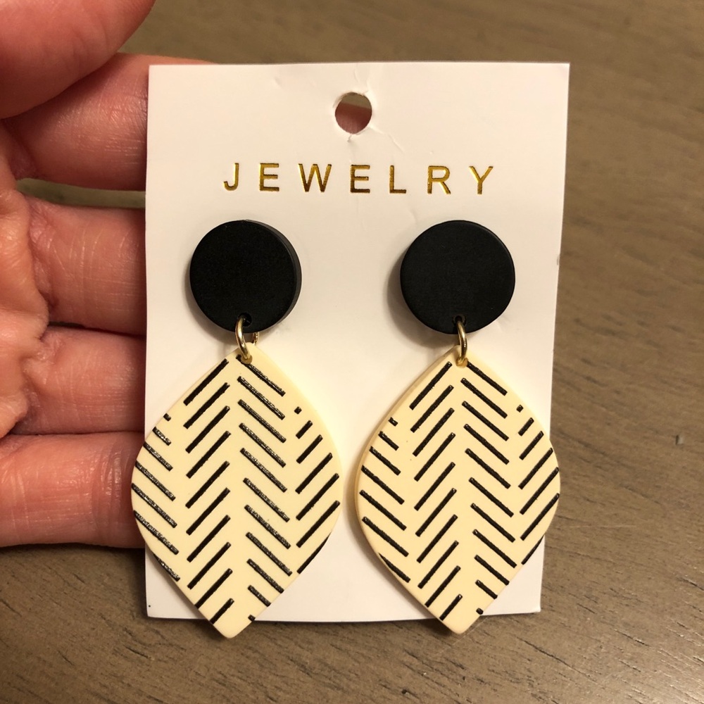 Black and Cream Colored Leaf Shaped Pattern Earrings Fashion Jewelry